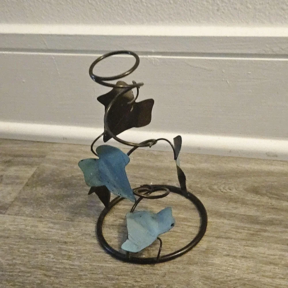 Vintage metal ivy leaf vase stand/holder